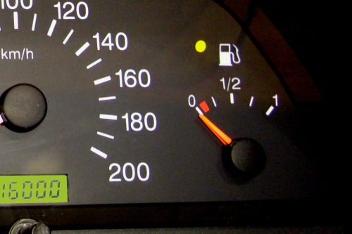 ne-rabotaet-datchik-urovnya-topliva