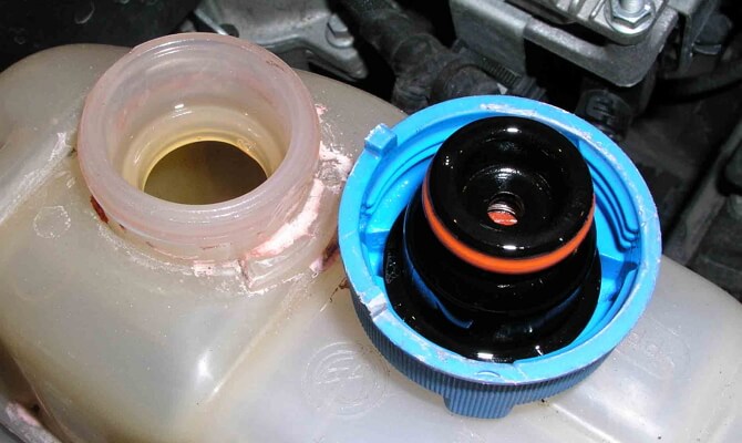 proverit-kryshku-rasshiritelnogo-bachka