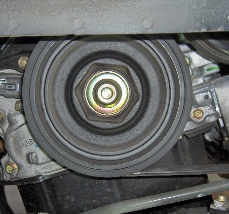 Как открутить болт шкива коленвала